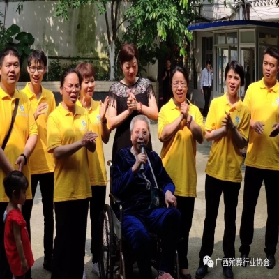 福山人文纪念园义工赴老人公寓慰问演出